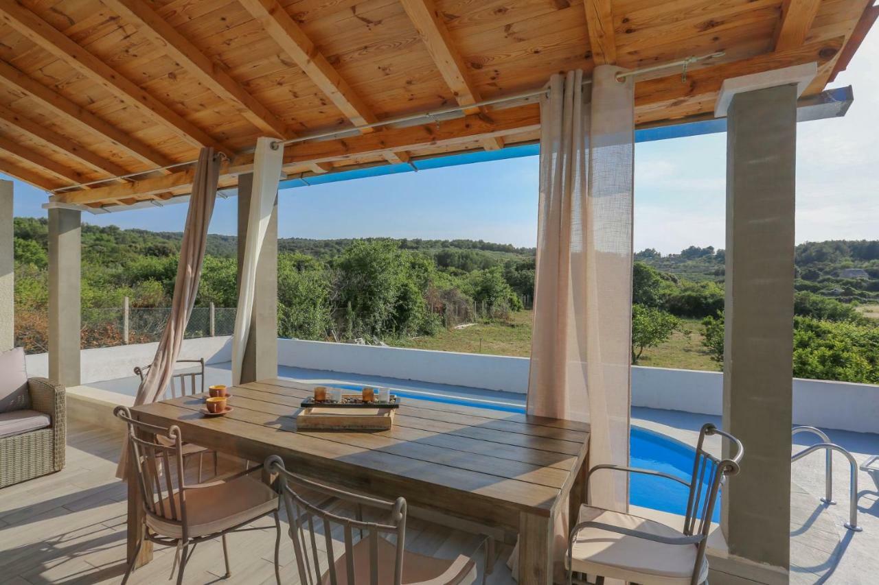 Villa Baras Garden - House With Pool Mirce Εξωτερικό φωτογραφία