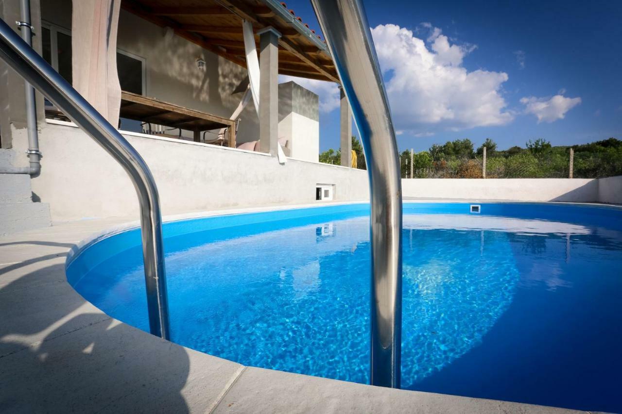 Villa Baras Garden - House With Pool Mirce Εξωτερικό φωτογραφία