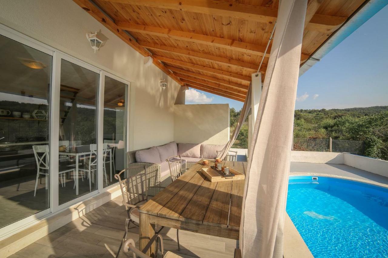 Villa Baras Garden - House With Pool Mirce Εξωτερικό φωτογραφία