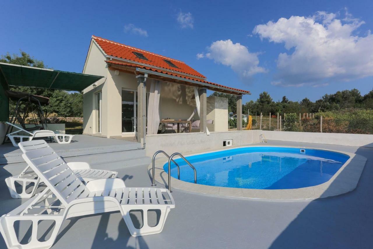 Villa Baras Garden - House With Pool Mirce Εξωτερικό φωτογραφία