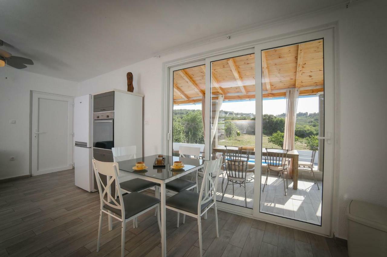 Villa Baras Garden - House With Pool Mirce Εξωτερικό φωτογραφία