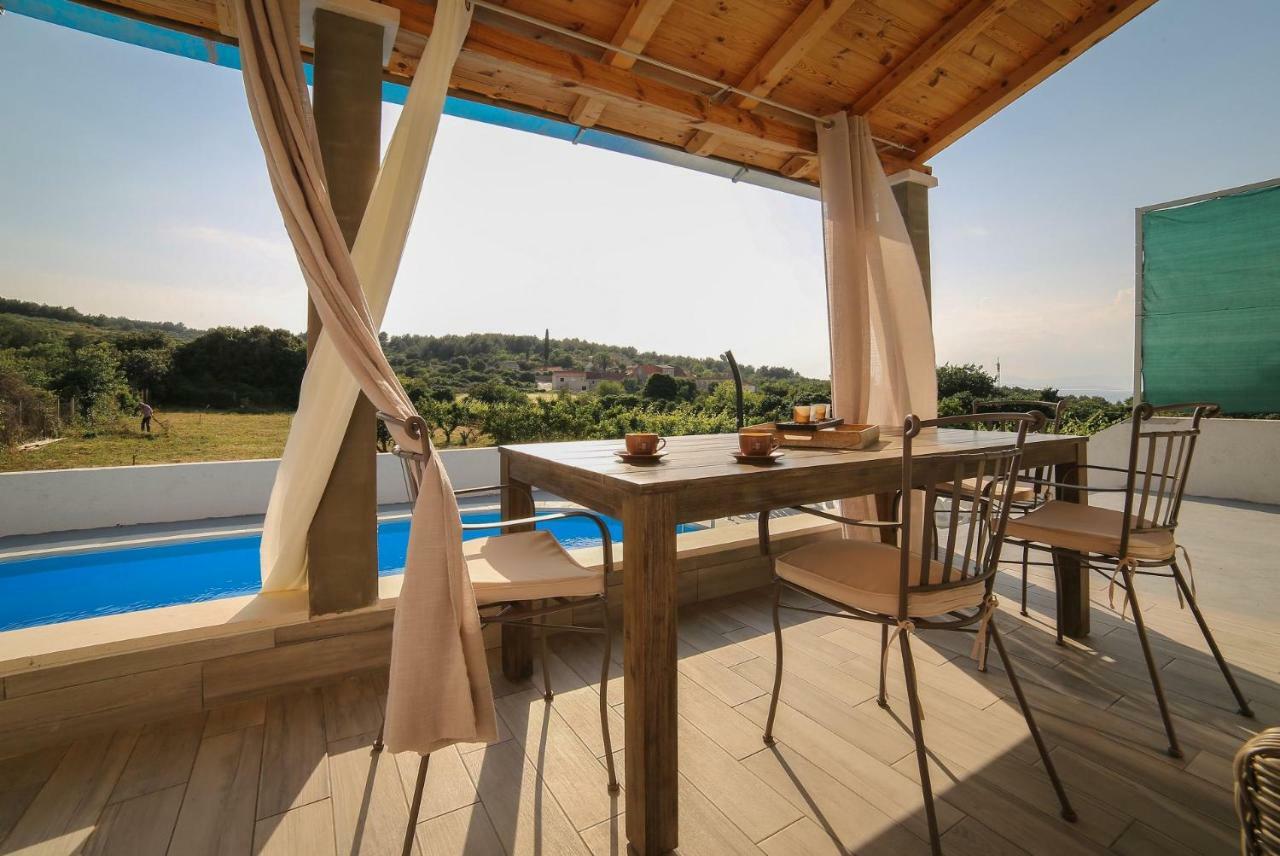 Villa Baras Garden - House With Pool Mirce Εξωτερικό φωτογραφία