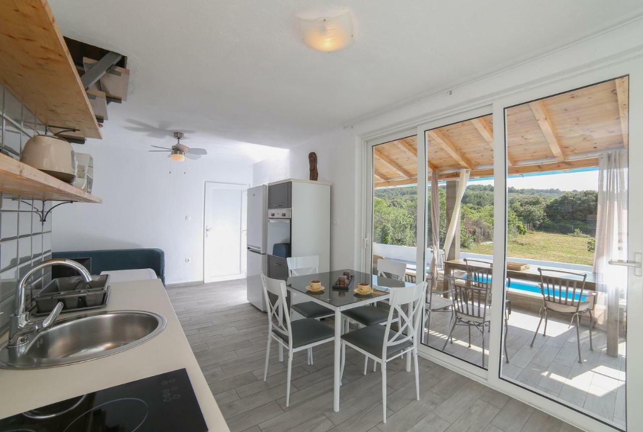 Villa Baras Garden - House With Pool Mirce Εξωτερικό φωτογραφία